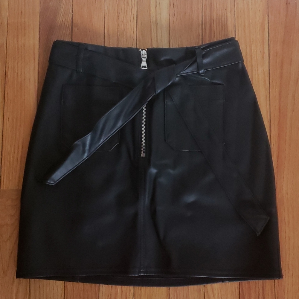 Vegan leather skirt with pockets